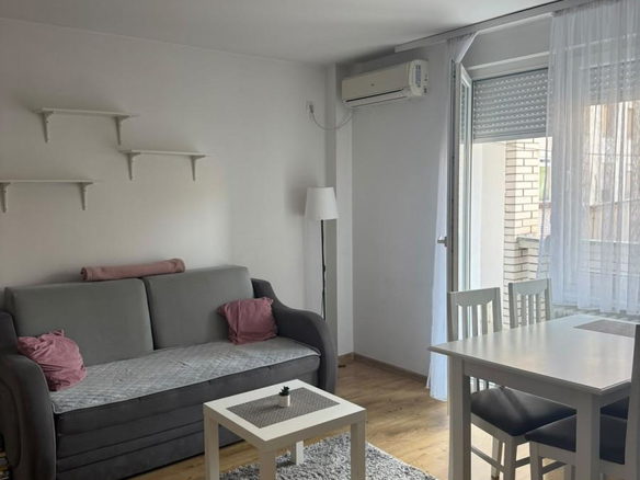 Stan Izdavanje Novi Sad  48 m2
