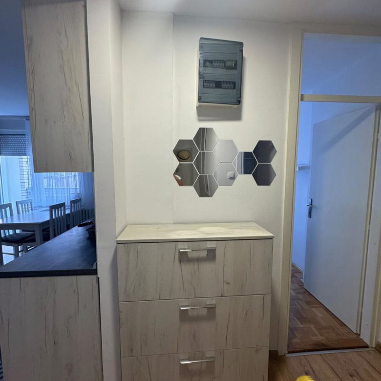 Stan Izdavanje Novi Sad  48 m2