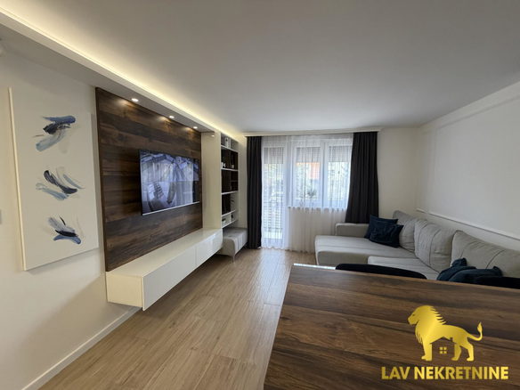 Stan Prodaja Novi Sad  55 m2