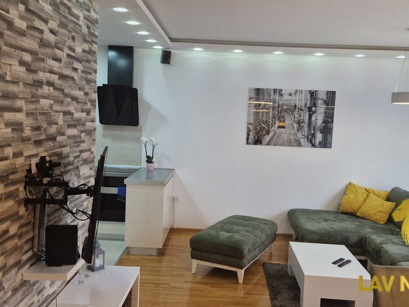 Stan Izdavanje Novi Sad  74 m2