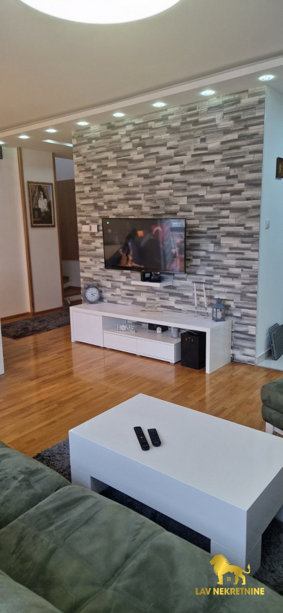 1790603686_f6ff0e0ec792 Stan Izdavanje Novi Sad 74 m2