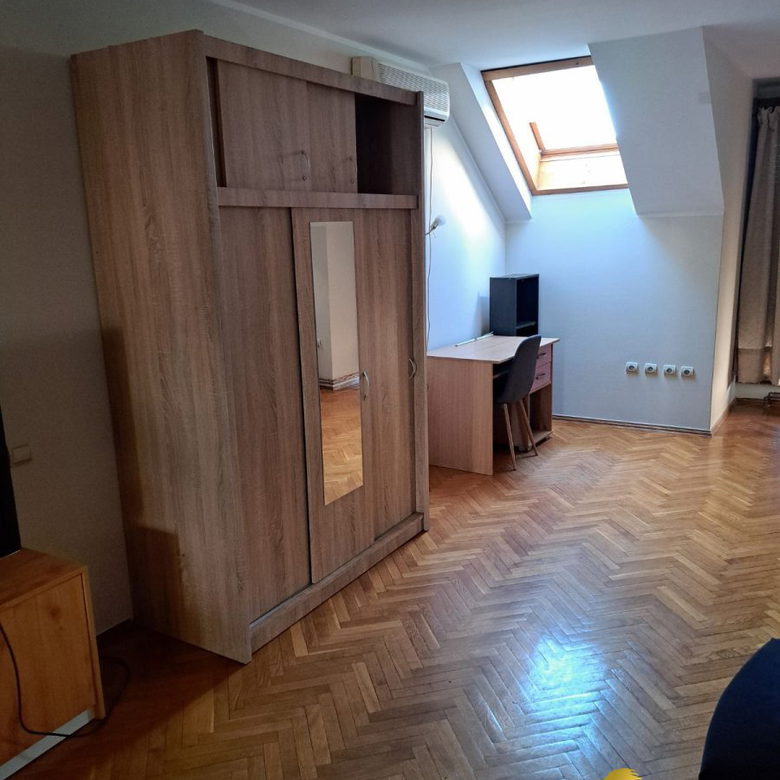 Kuća Izdavanje Novi Sad  50 m2