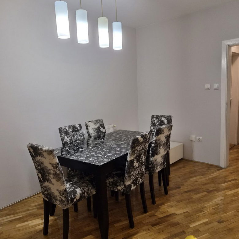 Stan Izdavanje Novi Sad  73 m2