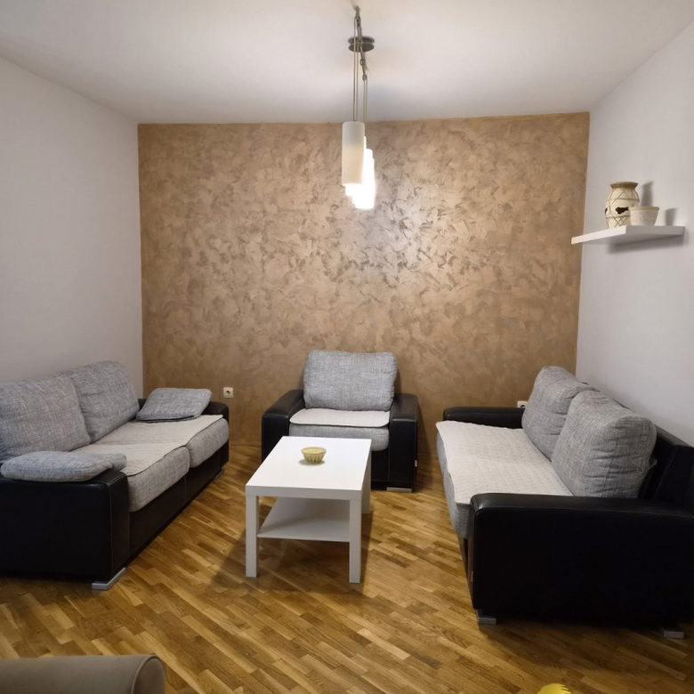 Stan Izdavanje Novi Sad  73 m2
