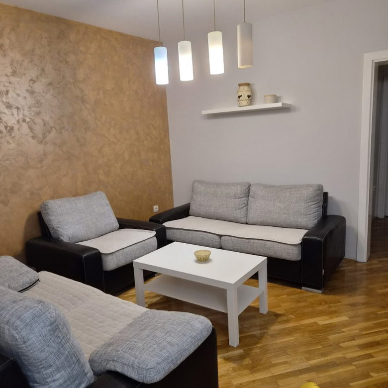 Stan Izdavanje Novi Sad  73 m2