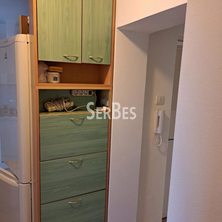 Dvosoban stan za izdavanje, Adamovićevo Naselje, Novi Sad, 42m², 330 €/mes