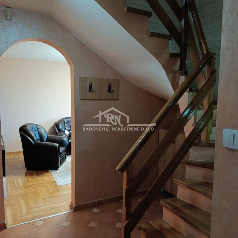 Trosoban stan na prodaju, Labudovo Brdo, Beograd, 88m², 220.000 €