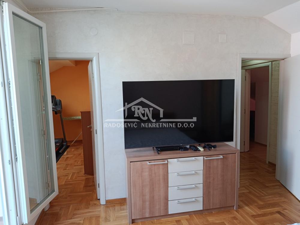 Trosoban stan na prodaju, Labudovo Brdo, Beograd, 88m², 220.000 €