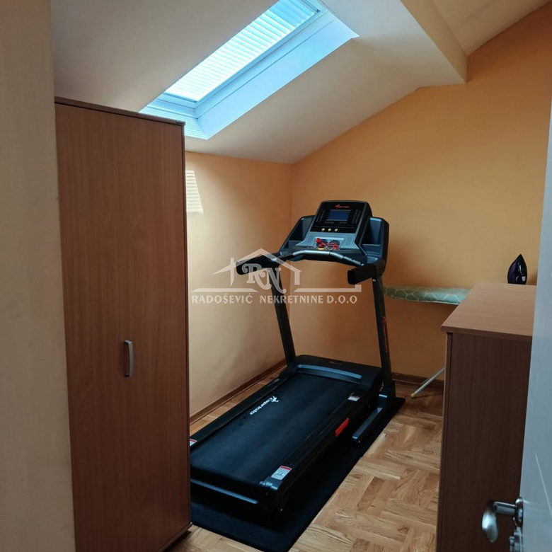 Trosoban stan na prodaju, Labudovo Brdo, Beograd, 88m², 220.000 €