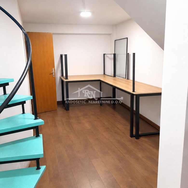 Lokal Izdavanje Beograd Banovo Brdo 76 m2