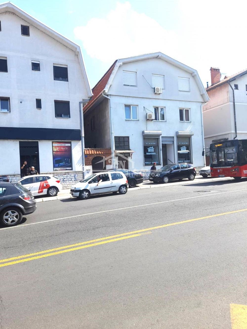 Lokal Izdavanje Beograd Banovo Brdo 76 m2