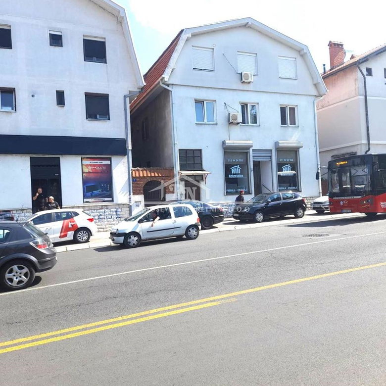 Lokal Izdavanje Beograd Banovo Brdo 76 m2