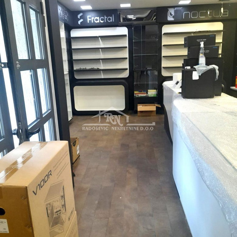 Lokal Izdavanje Beograd Banovo Brdo 76 m2