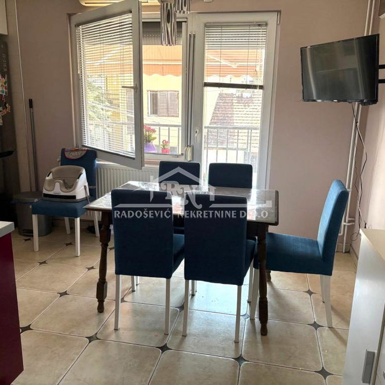 Kuća na prodaju, Petlovo Brdo, Beograd, 291m², 495.000 €