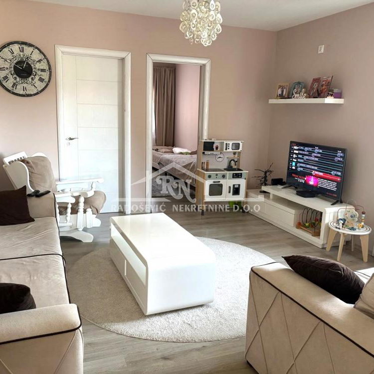 Kuća na prodaju, Petlovo Brdo, Beograd, 291m², 495.000 €