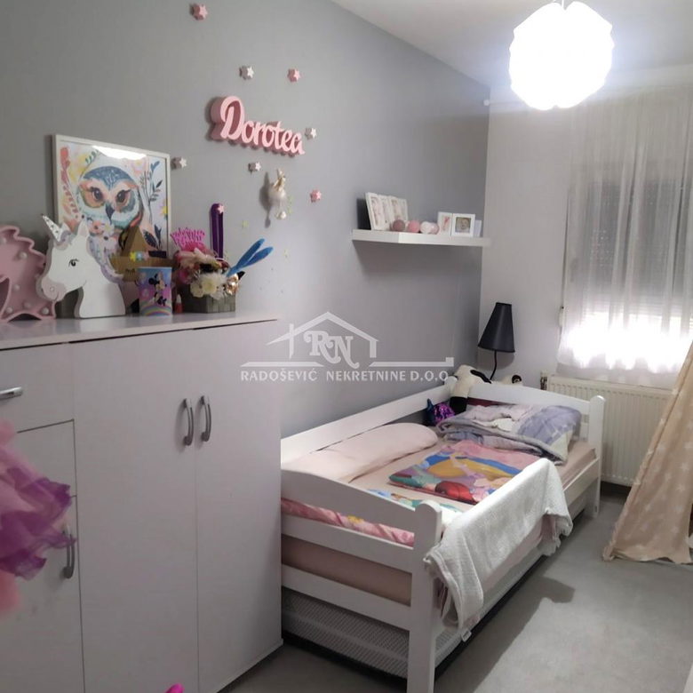 Kuća na prodaju, Petlovo Brdo, Beograd, 291m², 495.000 €