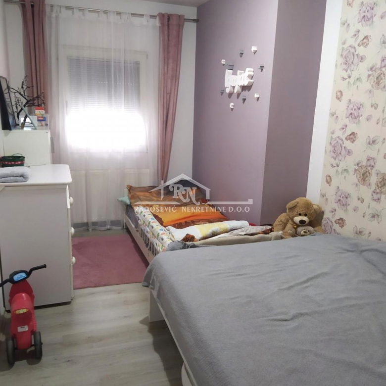 Kuća na prodaju, Petlovo Brdo, Beograd, 291m², 495.000 €