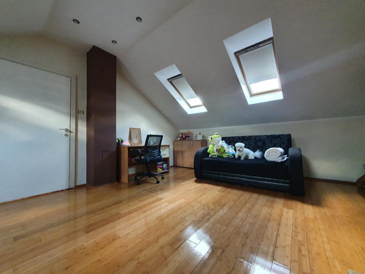 Trosoban stan na prodaju, Nova Detelinara, Novi Sad, 113m², 5. sprat, 235.000 €