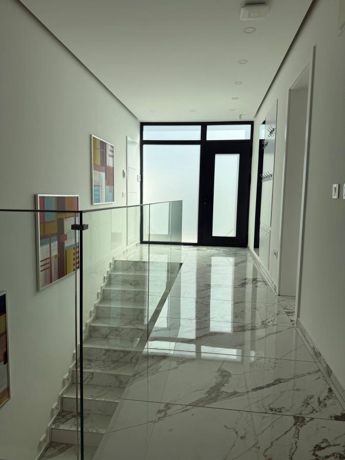Kuća za izdavanje, Sremska Kamenica, Novi Sad, 244m², 2.000 €/mes