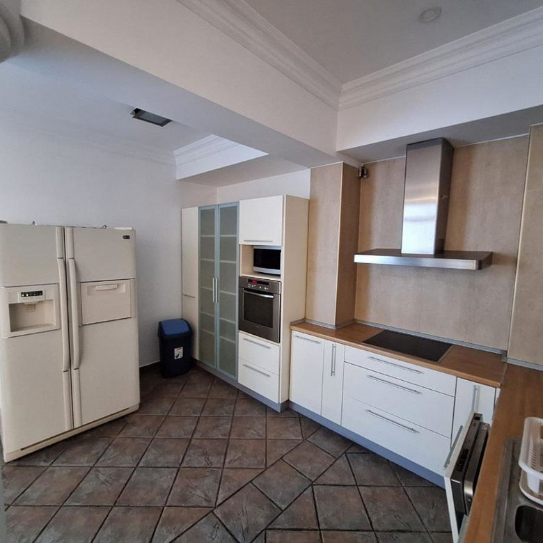 Četvorosoban stan na prodaju, Centar, Novi Sad, 213m², 532.500 €