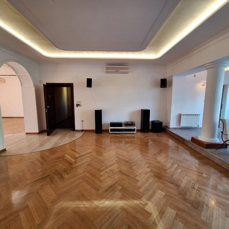 Stan Prodaja Novi Sad  213 m2