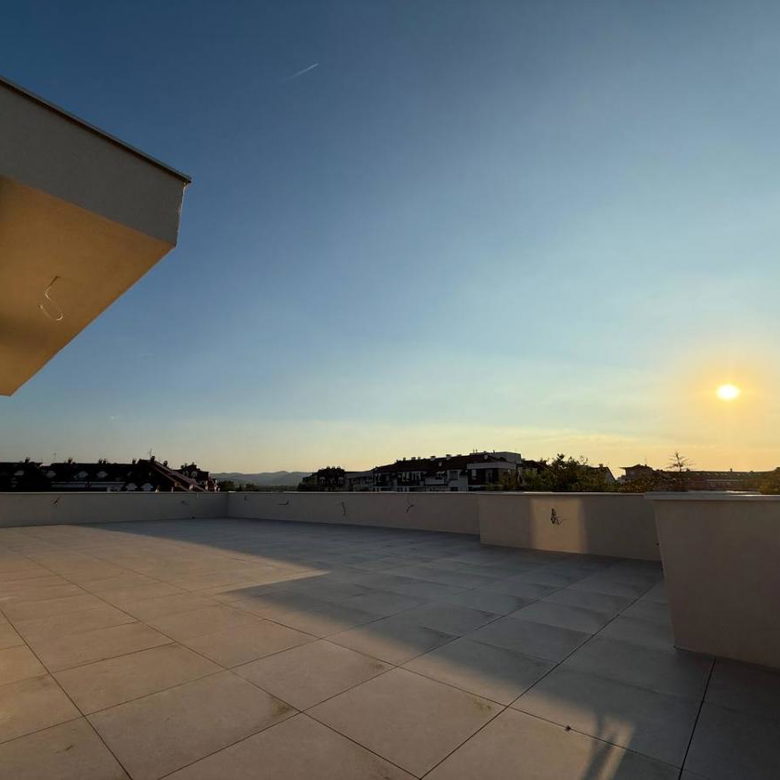 Petosoban stan na prodaju, Bulevar Patrijarha Pavla, Novi Sad, 135m², 360.000 €