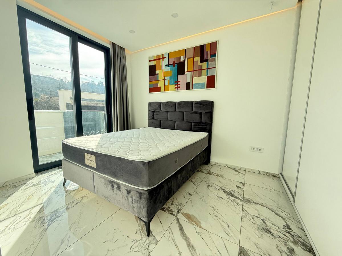 Kuća za izdavanje, Sremska Kamenica, Novi Sad, 244m², 2.000 €/mes
