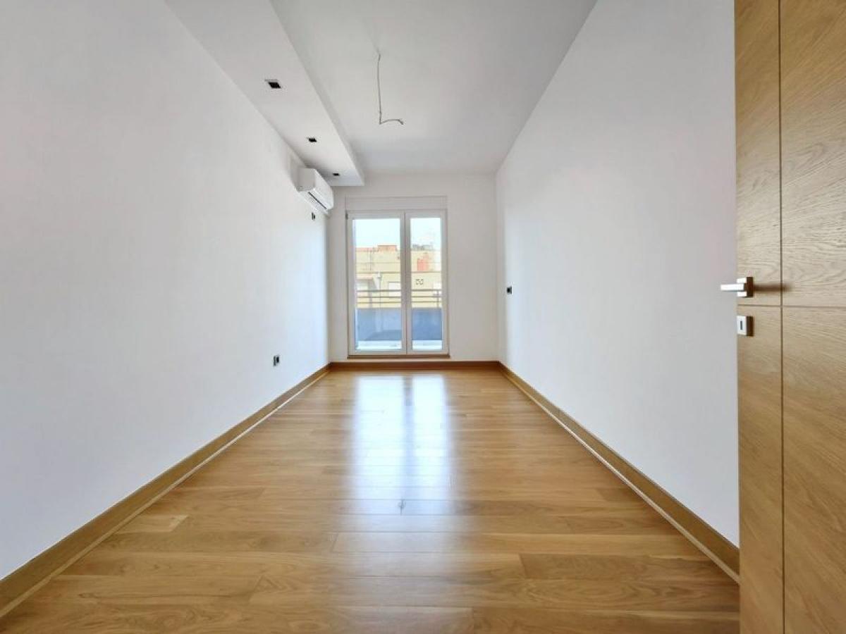 Stan Prodaja Novi Sad  240 m2