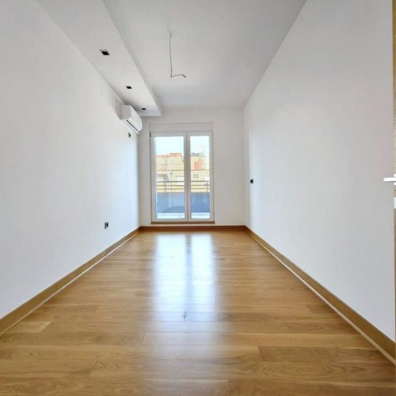 Stan Prodaja Novi Sad  240 m2