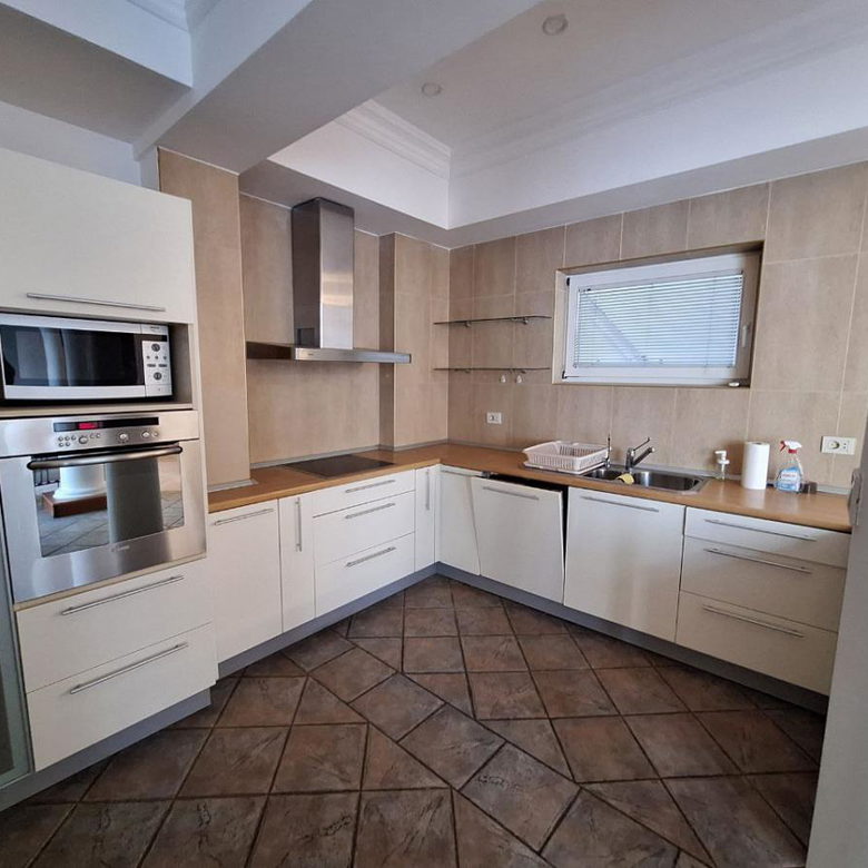 Četvorosoban stan na prodaju, Centar, Novi Sad, 213m², 532.500 €