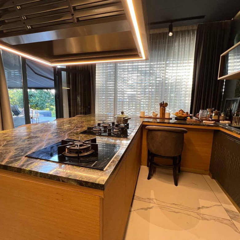 Kuća na prodaju, Sremska Kamenica, Novi Sad, 215m², 1.400.000 €