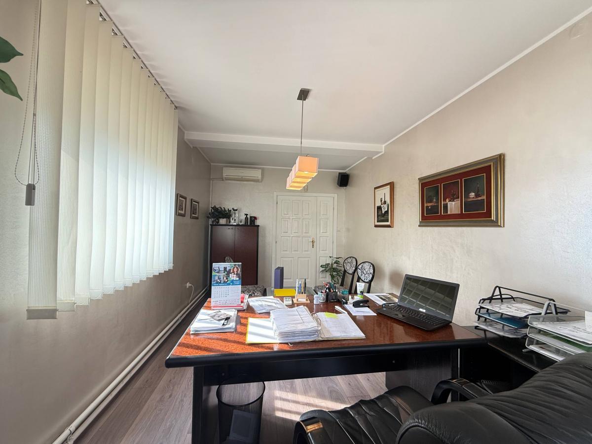 Lokal Izdavanje Novi Sad  125 m2