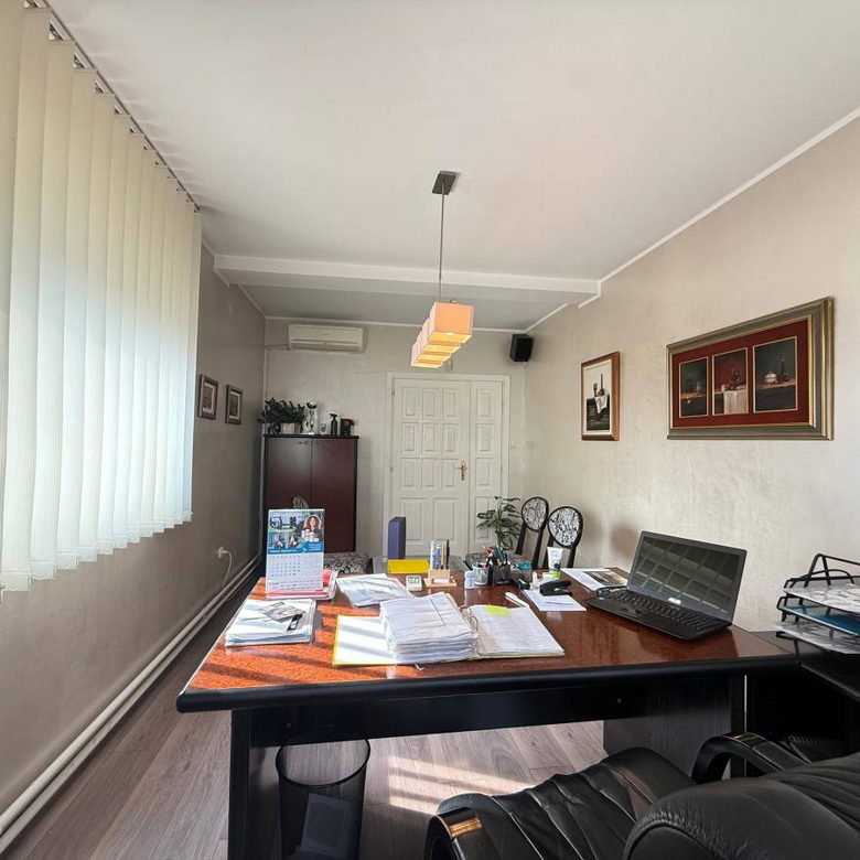 Lokal Izdavanje Novi Sad  125 m2