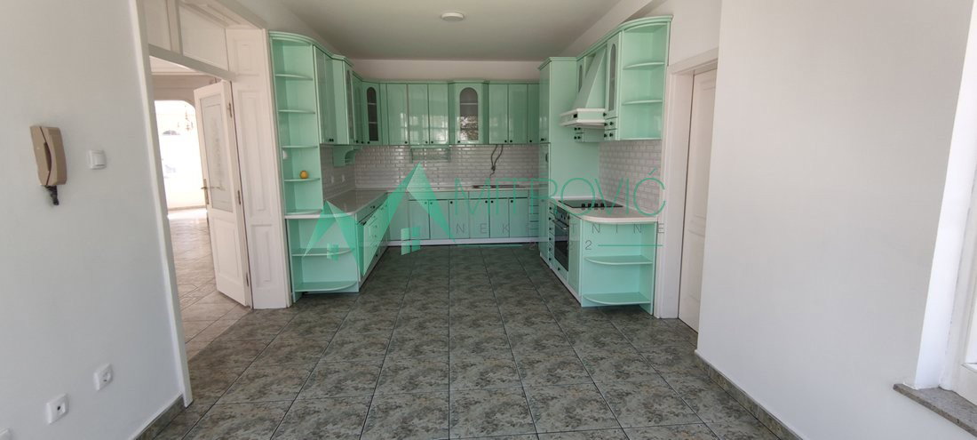 9 Lokal Prodaja Novi Sad Nova Detelinara 300 m2
