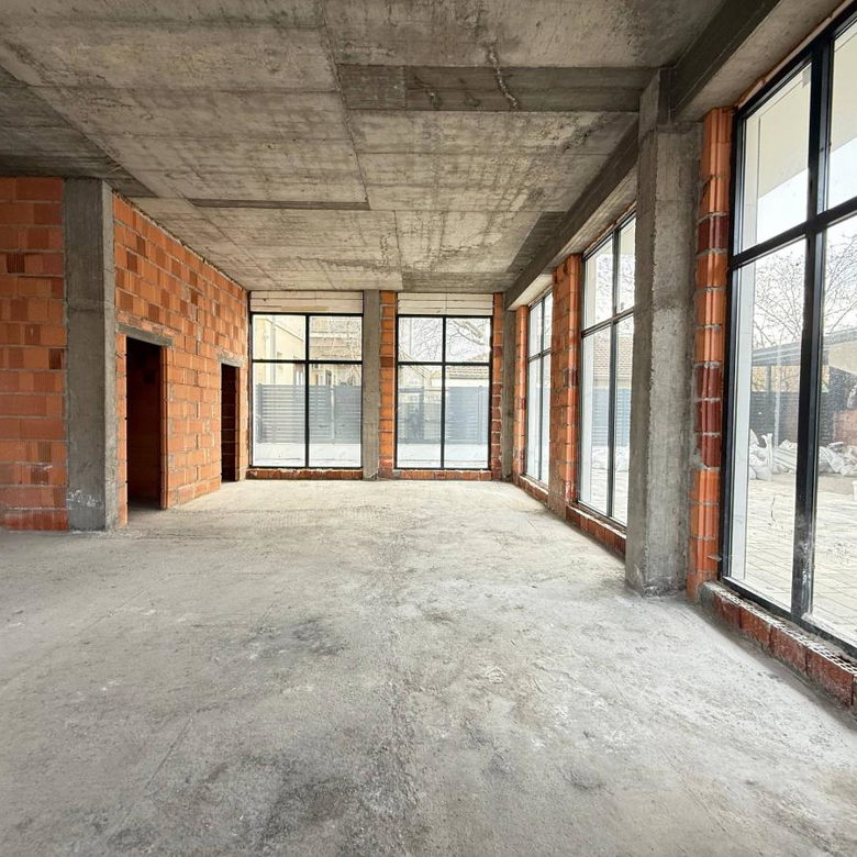 Lokal Izdavanje Novi Sad  220 m2