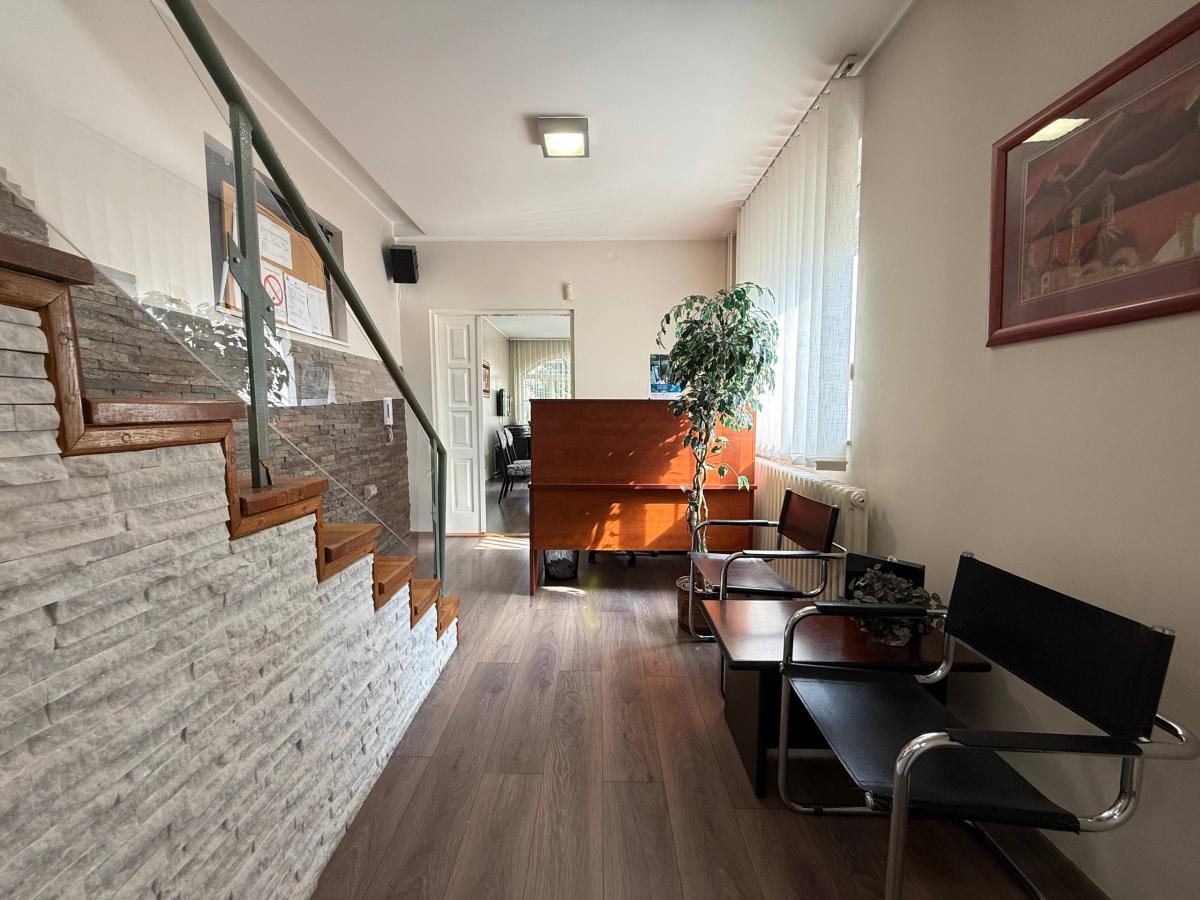 Lokal Izdavanje Novi Sad  125 m2