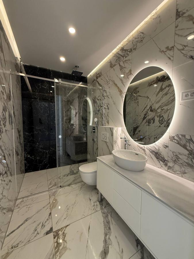 Kuća za izdavanje, Sremska Kamenica, Novi Sad, 244m², 2.000 €/mes