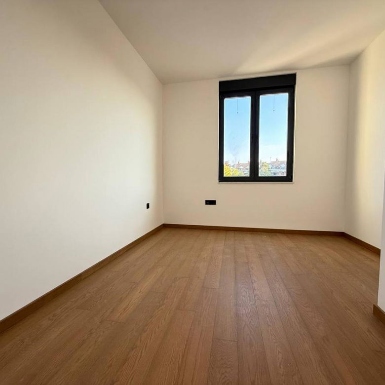 Petosoban stan na prodaju, Bulevar Patrijarha Pavla, Novi Sad, 135m², 360.000 €