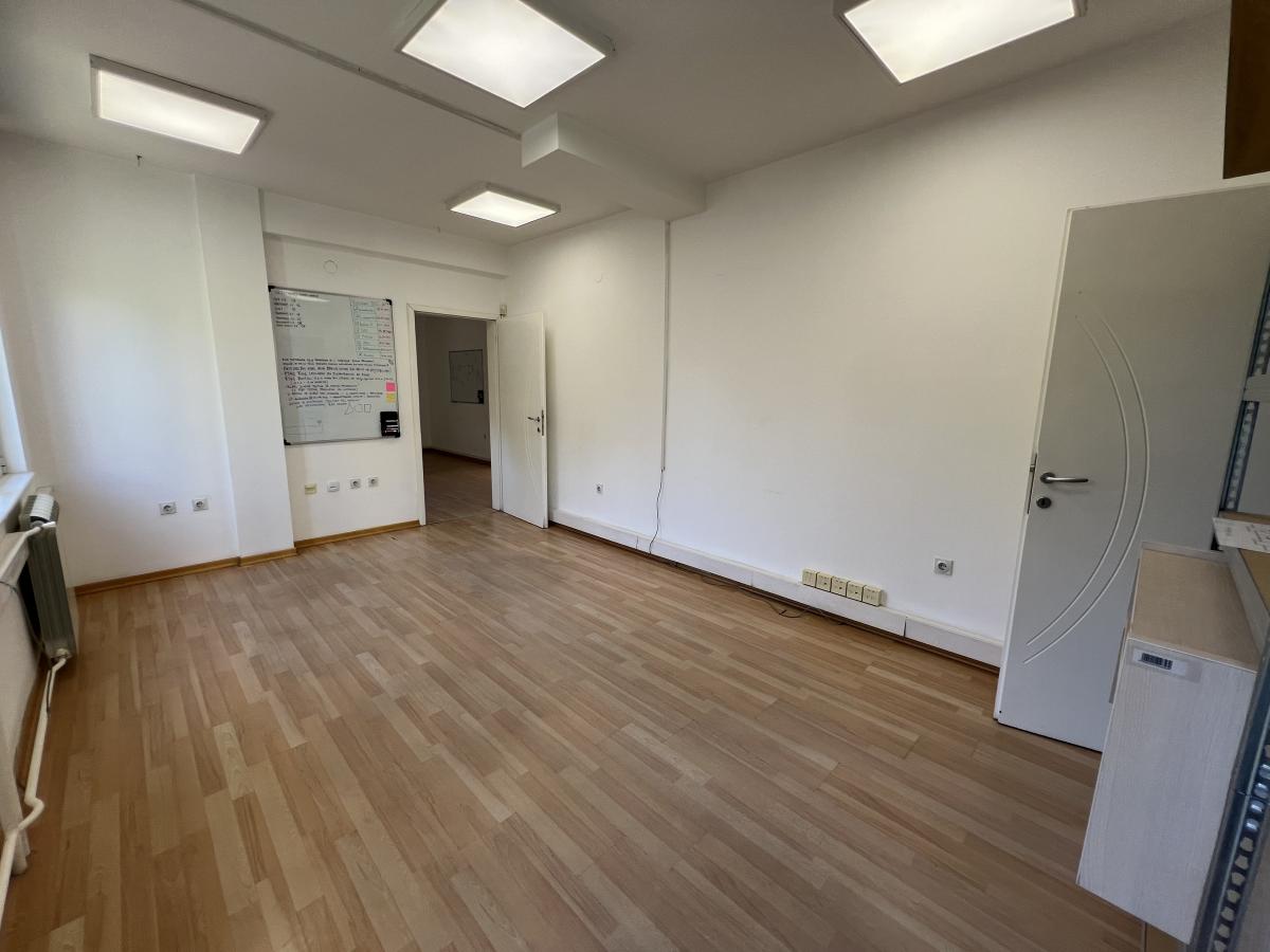 cdhpic5caj-img-4096 Lokal za izdavanje, Liman 1, Novi Sad, 220m², 2.420 €/mes