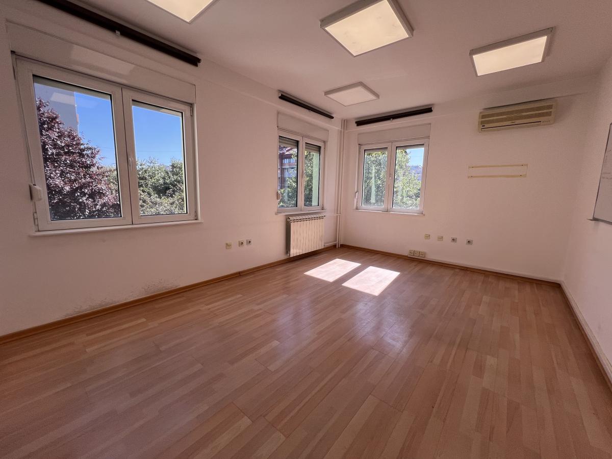 cincjg527s-img-4093 Lokal za izdavanje, Liman 1, Novi Sad, 220m², 2.420 €/mes