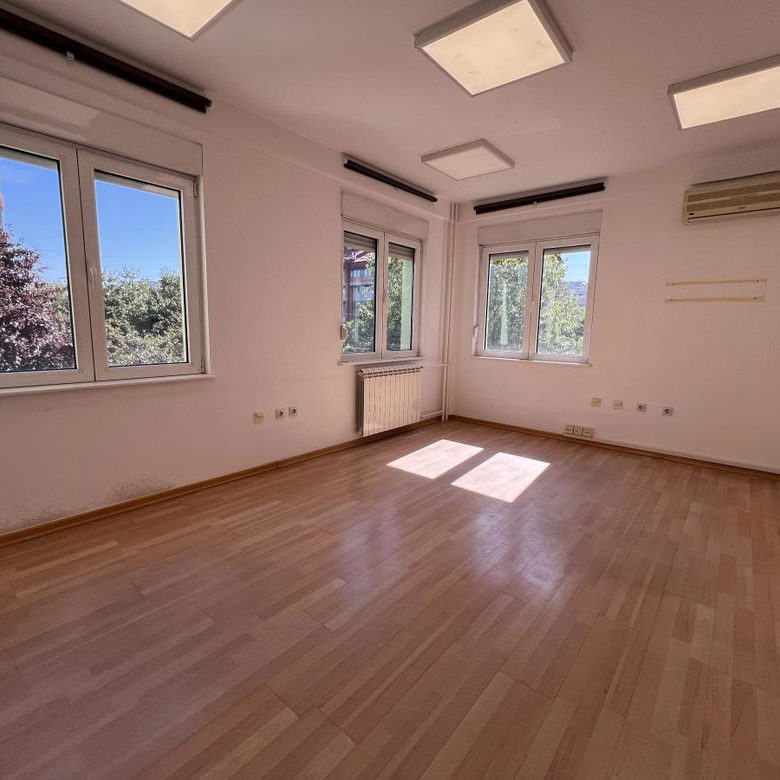 Lokal za izdavanje, Liman 1, Novi Sad, 220m², 2.420 €/mes