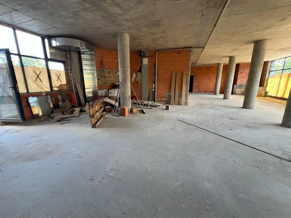 Lokal Izdavanje Novi Sad Socijalno 327 m2
