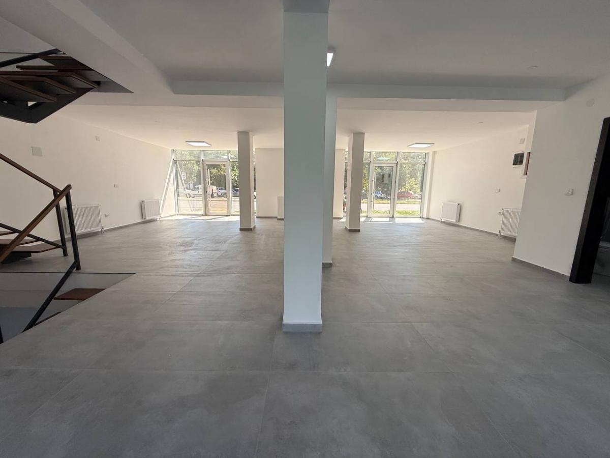 Lokal za izdavanje, Bulevar Patrijarha Pavla, Novi Sad, 349m², 3.000 €/mes