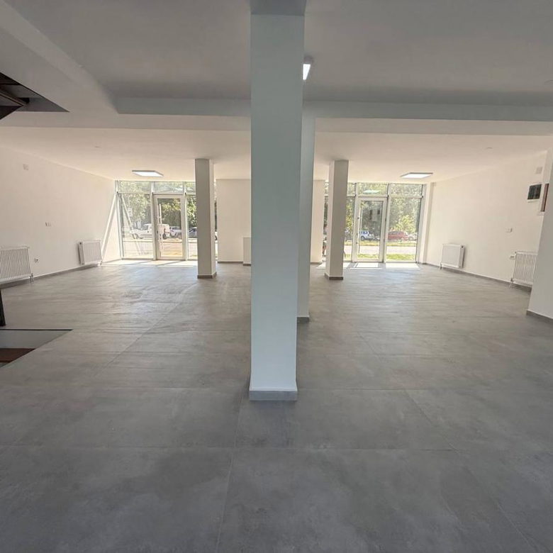 Lokal za izdavanje, Bulevar Patrijarha Pavla, Novi Sad, 349m², 3.000 €/mes