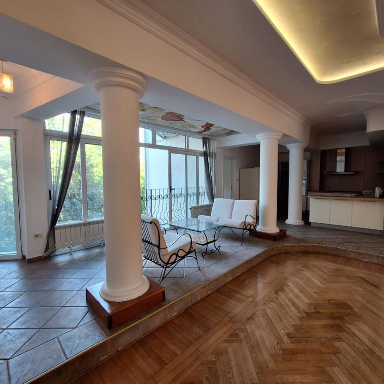Četvorosoban stan na prodaju, Centar, Novi Sad, 213m², 532.500 €