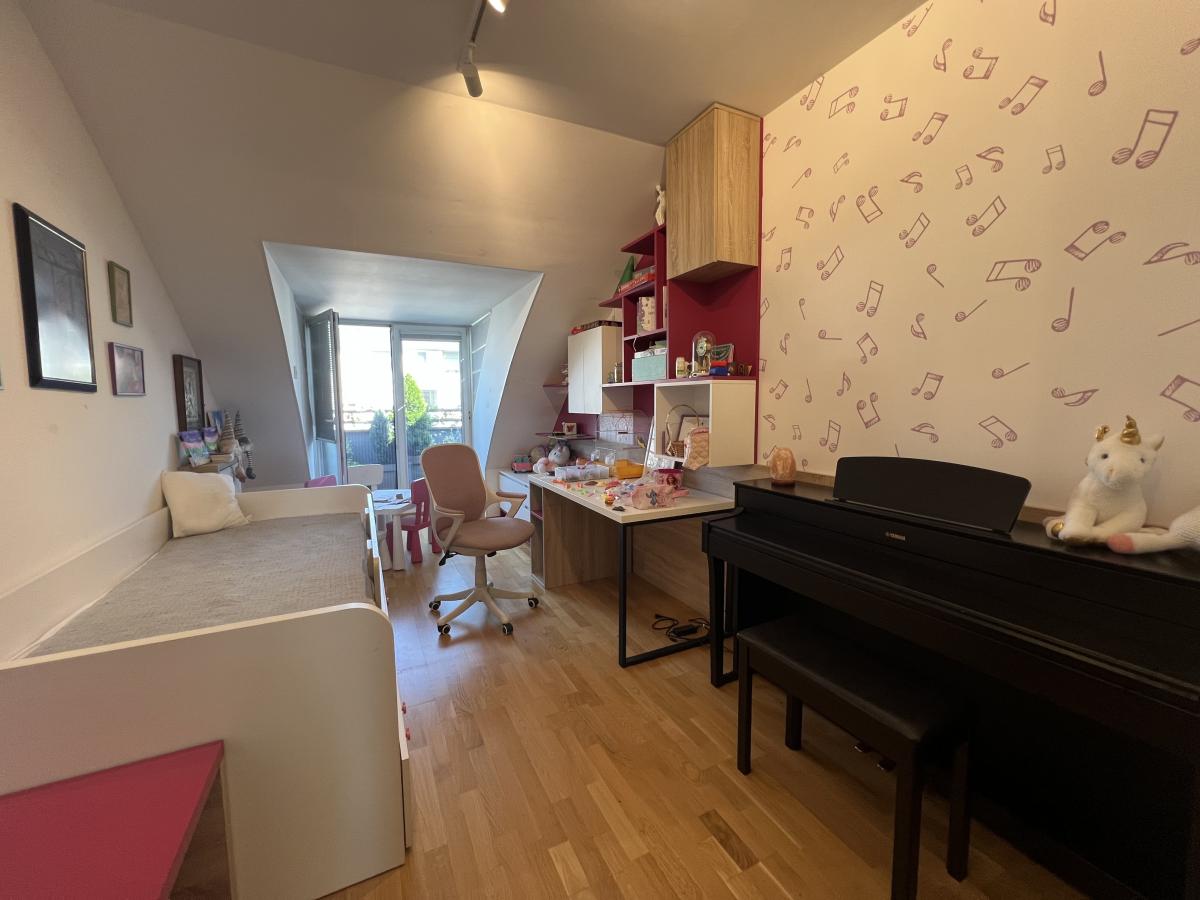 Četvorosoban stan na prodaju, Sajmište, Novi Sad, 111m², 277.500 €