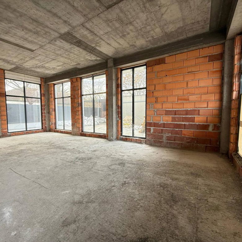Lokal Izdavanje Novi Sad  220 m2