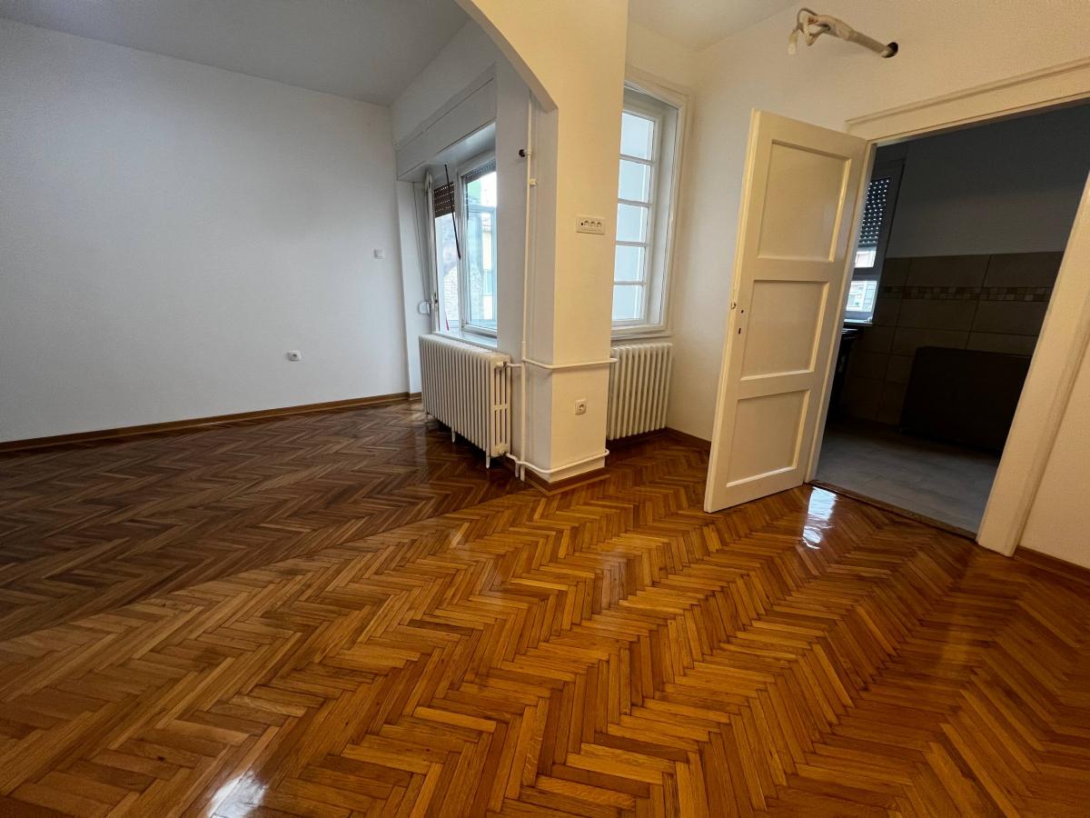 Lokal Izdavanje Novi Sad  80 m2