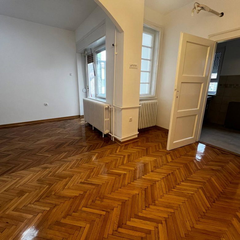 Lokal Izdavanje Novi Sad  80 m2
