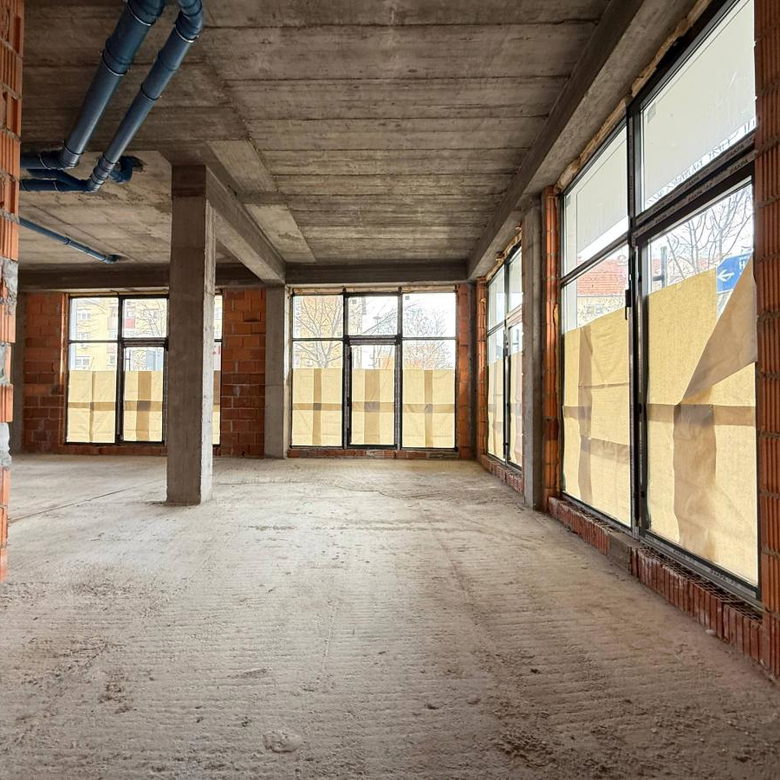 Lokal Izdavanje Novi Sad  220 m2